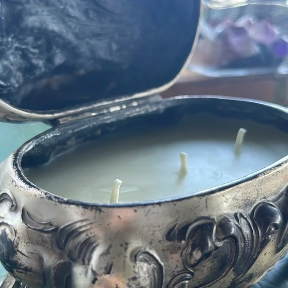Candle in Vintage Jewelry box - 100% beeswax- unscented - Picture 4 of 11
